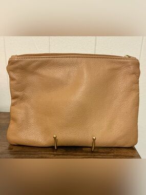 Beautiful Umbrella Collective Beige Tan Leather zip Pouch Cosmetic Makeup Bag